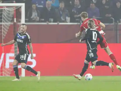 D&uuml;sseldorfs Vincent Vermeij (r) traf beim Fortuna-Sieg gegen Schalke gleich zweimal.