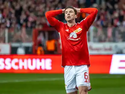 Berlins Robin Gosens &auml;rgert sich.