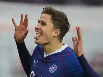Kiels Benedikt Pichler jubelt nach dem 0:3.