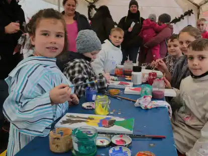 Auch, wenn die Farbe nicht nur dort landete, wo sie hingeh&ouml;rt: Lina (v.l.), Antonio, Kyron, Taron, Solay und Jaron hatten Spa&szlig;.
