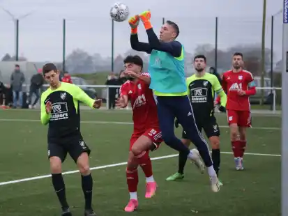 Wieder eher am Ball: Firrels Torh&uuml;ter Jan Hellmers gestattete dem VfL Stenum kein Erfolgserlebnis.