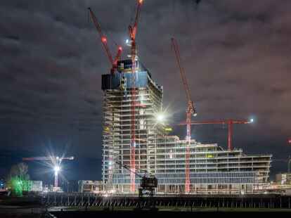 Blick auf die Elbtower-Baustelle in Hamburg. Der Wolkenkratzer soll das dritth&ouml;chste Hochhaus Deutschlands werden.