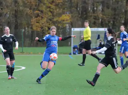 Mit 0:6 verloren die  VfL-Fußballerinnen (am Ball  Heidrun Hobbie) ihr Heimspiel  gegen Twixlum.