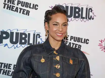 Alicia Keys, S&auml;ngerin aus den USA, besucht die Off-Broadway-Premiere von &laquo;Hell's Kitchen&raquo; im The Public Theater in New York.