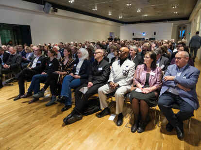 Vergabe des Integrationspreises 2023: Fast 300 Ehreng&auml;ste waren ins Alte Rathaus gekommen