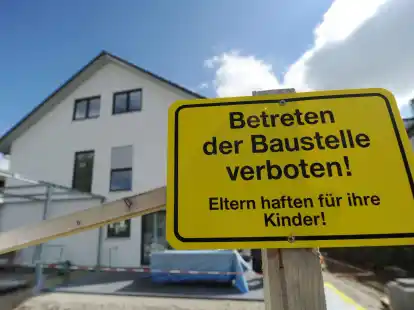 Spezielle Haftpflichtversicherungen k&ouml;nnen Bauherren vor hohen Schadenersatzforderungen sch&uuml;tzen, sollten Dritte auf der Baustelle zu Schaden kommen.