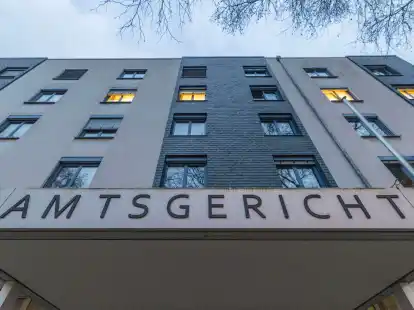 Das Amtsgericht Leverkusen hat wegen der Planung und Vorbereitung eines Terroranschlags einen Haftbefehl gegen einen 15-J&auml;hrigen aus dem Rheinisch-Bergischen-Kreis in Nordrhein-Westfalen erlassen.
