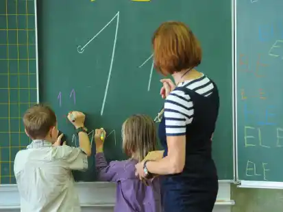Ab 2026 soll f&uuml;r die Klassen 1 bis 4 in Niedersachsen Ganztagsf&ouml;rderung angeboten werden (Symbolbild).