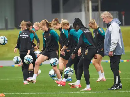 Beim Nations-League-Spiel gegen D&auml;nemark in Rostock wollen die Fu&szlig;ballerinnen auch ein Zeichen gegen Gewalt an Frauen setzen.