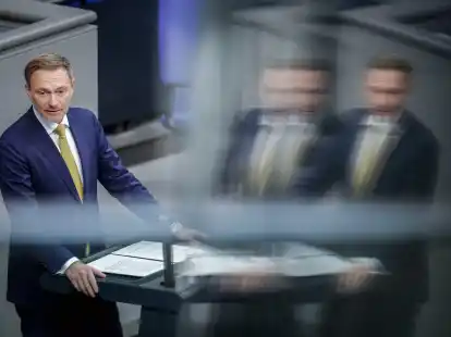 Christian Lindner (FDP) spricht im Plenum des Bundestags zum geplanten Nachtragshaushalt.