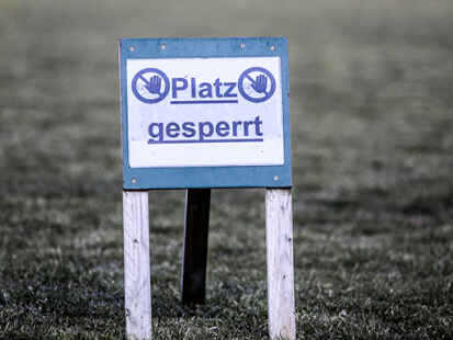 Der Regen und Frost der vergangenen Tage machen auch Frieslands Bezirksliga-Fu&szlig;ballern einen Strich durch die Rechnung.