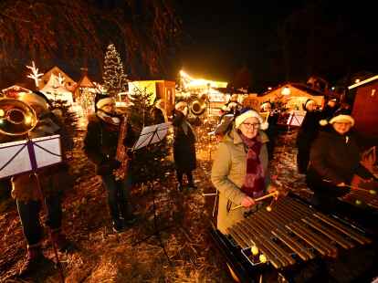 Musikalisch wurde das Weihnachtsdorf am Freitag er&ouml;ffnet.