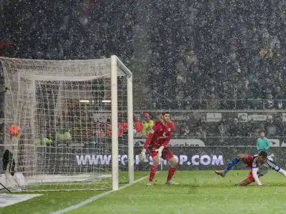 Hamburger Robert Glatzel erzielte das Tor zum 2:1-Anschluss.