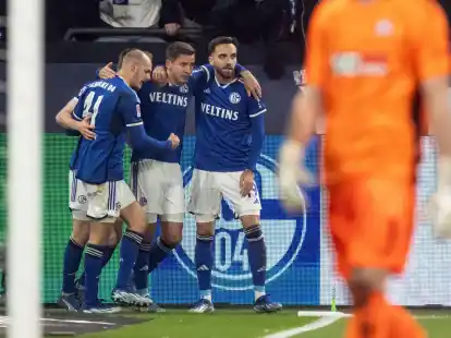 Der FC Schalke 04 entschied das Kellerduell gegen den VfL Osnabr&uuml;ck klar f&uuml;r sich.