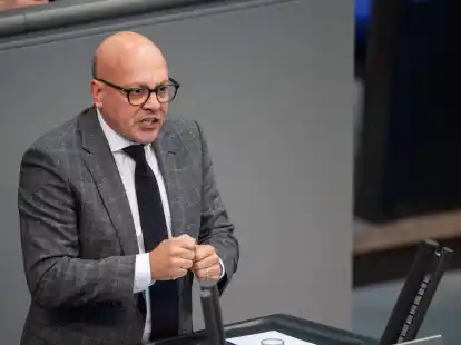 &laquo;Dass die Kriegsfl&uuml;chtlinge aus der Ukraine alle sofort B&uuml;rgergeld erhalten, war damals, als es beschlossen wurde, von allen Beteiligten gut gemeint gewesen&raquo;, sagt CDU-Innenpolitiker Alexander Throm.
