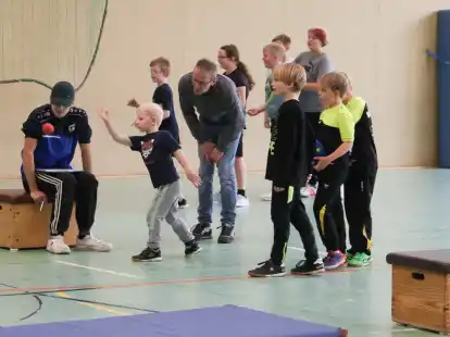 Die J&uuml;ngsten gaben beim Hallenbo&szlig;eln in Jaderberg ihr Bestes.