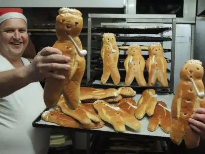 Mit den Stutenkerlen lebt ein Nikolaus-Brauch in diesen Tagen wieder auf. So hat der selbstst&auml;ndige B&auml;ckermeister Heiko Gerdes in Fulkum wieder alle H&auml;nde voll zu tun.