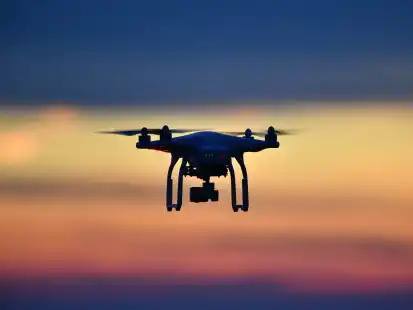 Eine Drohne im Kameraflug.