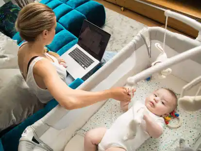 Kinderbetreuung und nebenher arbeiten? In vielen F&auml;llen ist das undenkbar. Elterngeld soll Familien ihren Alltag erleichtern.