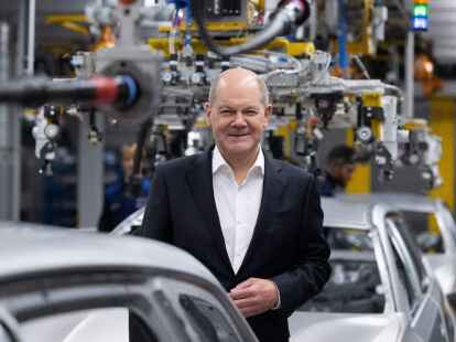 Bundeskanzler Olaf Scholz im BMW-Werk in M&uuml;nchen.
