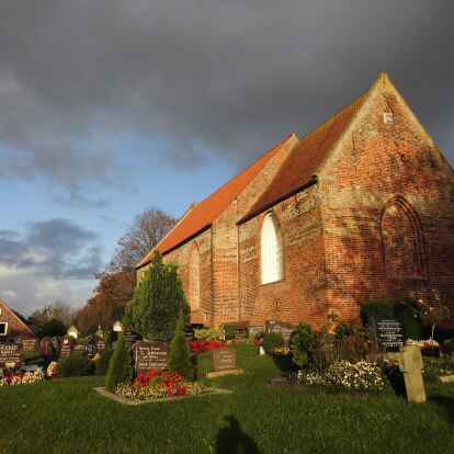 Die Stedesdorfer Kirche ist bis heute eines der m&auml;chtigsten sakralen Bauwerke im Harlingerland.