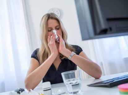 Wer erk&auml;ltet ist, bleibt besser zuhause. Ob man sich krankschreiben l&auml;sst oder nicht, ist dennoch nicht die Entscheidung des Arbeitgebers.