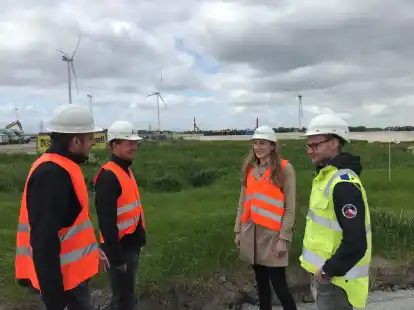 Es kann weitergehen: die Projektleiter auf der Baustelle, im Mai dieses Jahres.