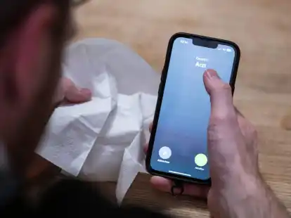 Die M&ouml;glichkeit zur telefonischen Krankschreibung erleichtere die Praxisabl&auml;ufe und helfe auch Patientinnen und Patienten, so der Haus&auml;rzteverband.