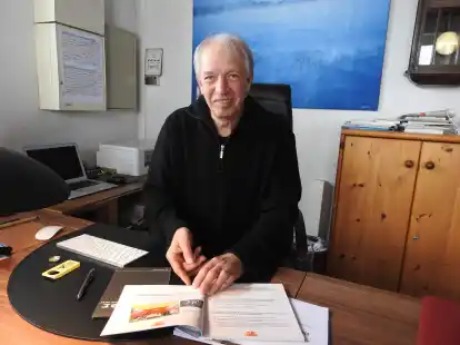 Peter Klossek aus Altfunnixsiel hat gemeinsam mit seinem Freund Georg Schumacher &bdquo;Das gro&szlig;e Camping-Quiz