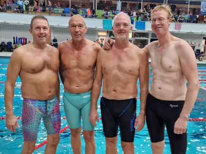 Ein Erfolgsteam: die SVN-Schwimmer (von links) Frank Haase, Ronald Horrmann, Henry Felske und Wouter Smit 