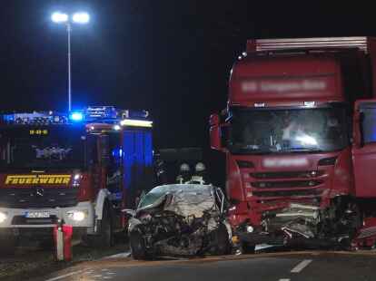 Ein Autofahrer aus Lastrup ist auf der B 213 bei einem &Uuml;berholman&ouml;ver ums Leben gekommen.
