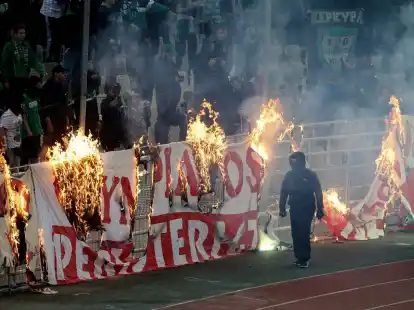 Nicht nur im Fu&szlig;ball kommt es immer wieder zu Gewalt zwischen den Fans von Panathinaikos Athen und Olympiakos Pir&auml;us.