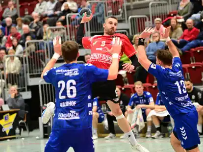 Die Auricher (Kevin Wendlandt am Ball) haben sich zuletzt stark pr&auml;sentiert. Doch gegen Emsdetten m&uuml;ssen alle noch einmal einen Gang hochschalten.