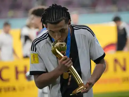 Der BVB beruft U17-Weltmeister Paris Brunner in den Kader.