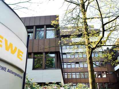 Die EWE (im Bild die Zentrale in Oldenburg) streitet mit der Verbraucherzentrale um verspätete Abrechnungen.