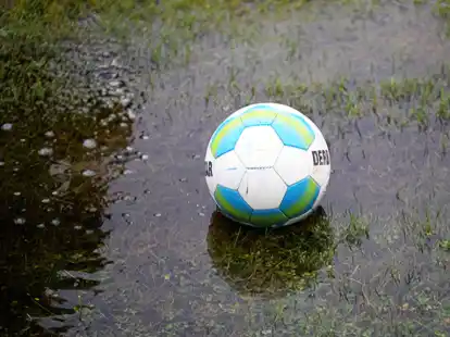 Der zweite Teil der Hinrunde ist in vielen Ligen genauso wie zahlreiche Trainingseinheiten ins Wasser gefallen.