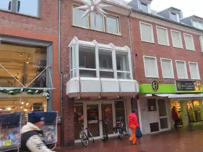 Soll zu einem K&uuml;nstlerhaus und zur Heimat des Martin-Faber-Kreises werden: Das leerstehende Geb&auml;ude Zwischen beiden Sielen 28, in dem fr&uuml;her Pralinen und Kaffee verkauft wurden.