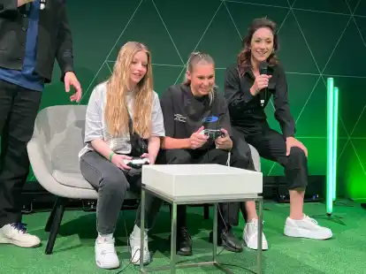 Fabienne, Jule Brand und Nadine Kessler bei einem Launch-Event von EA Sports FC 24.