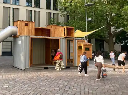 Mobiler Spielplatz in der Innenstadt: der neue Spielcontainer am Schloss.