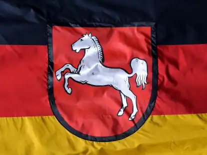 Die Niedersachsen-Fahne (Symbolbild)
