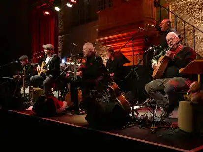 Von besinnlich bis rockig: Die Weihnachtsbande gl&auml;nzte mit einem gleicherma&szlig;en abwechslungsreichen wie vielschichtigen Live-Repertoire.