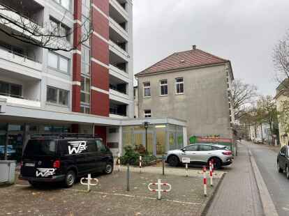 Um diese Parkpl&auml;tze an der Rosenstra&szlig;e geht&rsquo;s: Sie wurden von der Stadt verkauft.