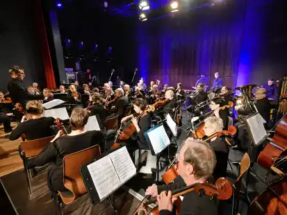 Das Konzert in der Uni-Aula mit &bdquo;Human&ldquo; von Helge Burggrabe war eine Hommage an die Menschenrechte.