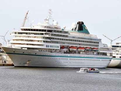 Die &bdquo;Amera&ldquo; &ndash; hier ein Bild des Kreuzfahrtschiffes in Bremerhaven &ndash; liegt gegenw&auml;rtig in einer polnischen Werft fest. Es fehlen wichtige Ersatzteile.