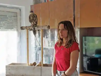 Inga (Anne Ratte-Polle) steht vor den Scherben ihres Lebens.