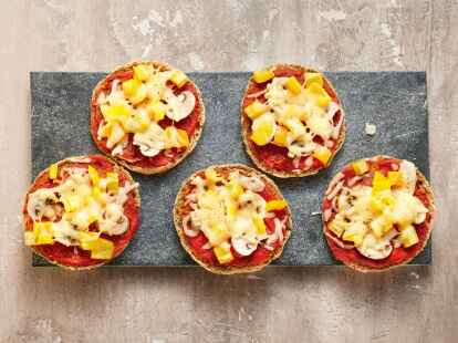 So fix zubereitet wie eine Tiefk&uuml;hlpizza: F&uuml;r diese Mini-Pizzen kommen Toastbr&ouml;tchen zum Einsatz.