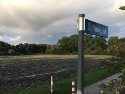Wird n&auml;chstes Jahr als Wohngebiet erschlossen: der Acker am &bdquo;Schoolpad&ldquo; in Gro&szlig;enkneten.