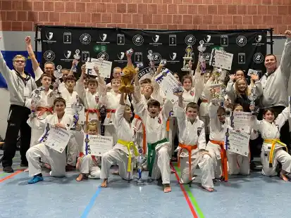 Die Freude war gro&szlig;: Der Leistungskader der Budo-Sportakademie Harpstedt war erfolgreich bei der Jiu-Jitsu Europameisterschaft in Schortens.