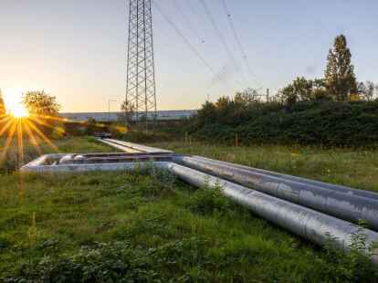 Volles Rohr f&uuml;rs Klima:&nbsp;Um das Ziel der Dekarbonisierung und Klimaneutralit&auml;t zu erreichen, sollen mehr Menschen Fernw&auml;rme erneuerbaren Energien beziehen.