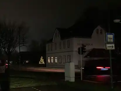 Die Hauptstra&szlig;e in Sande lag f&uuml;nf Tage lang im Dunkeln. Seit Mittwoch ist ein Teil wieder beleuchet.